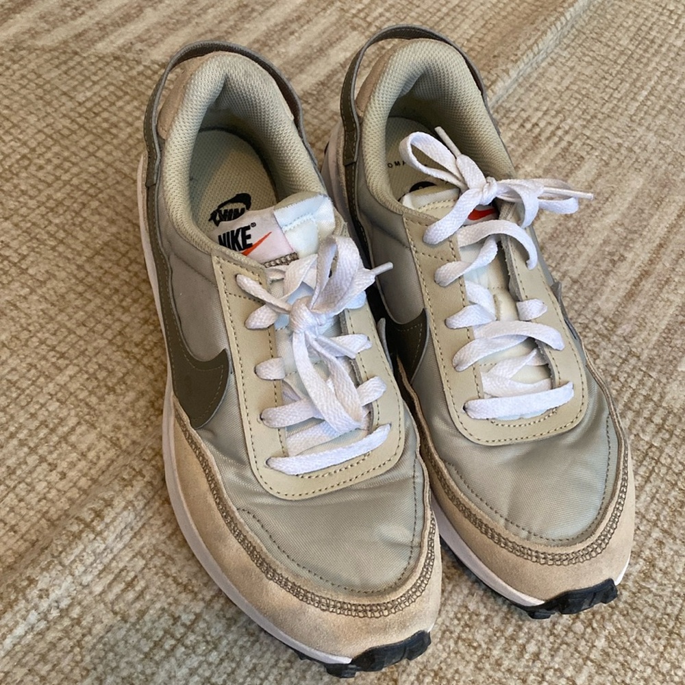 Nike waffle debut green and cream sneakers Men’s size 6